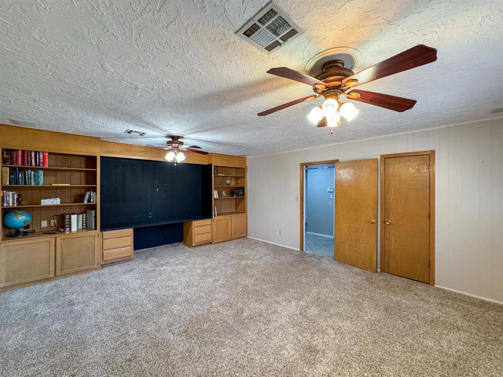 2733 Meadowbrook Drive