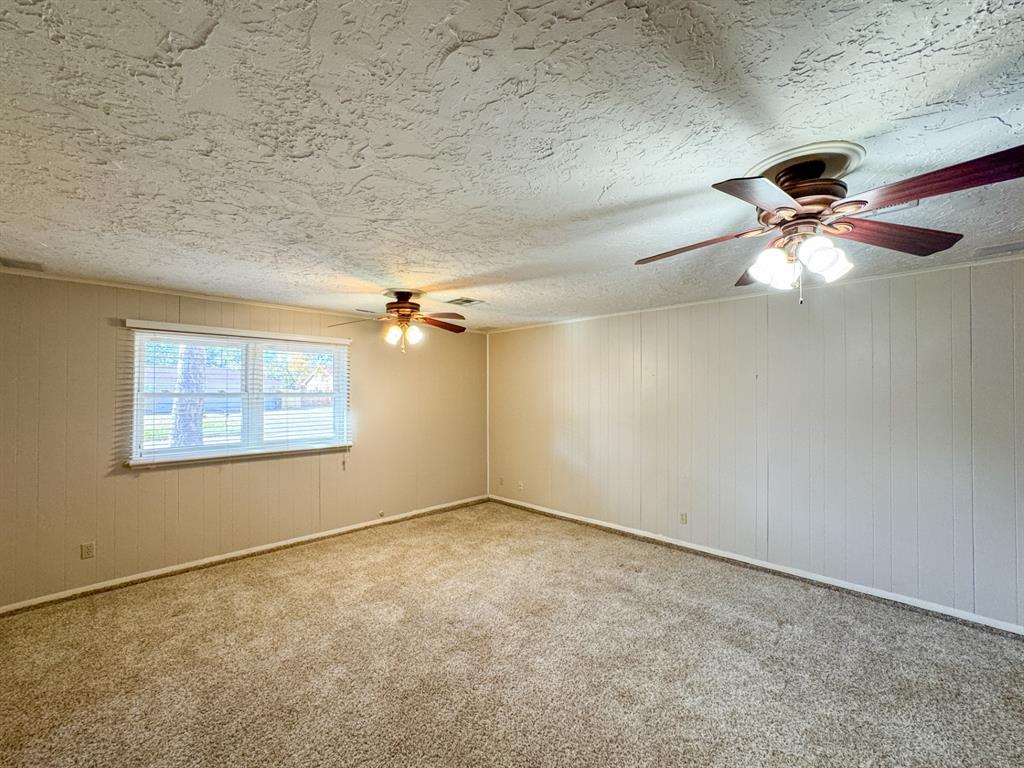 2733 Meadowbrook Drive