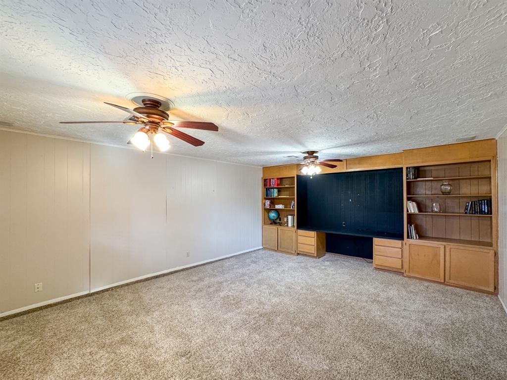 2733 Meadowbrook Drive