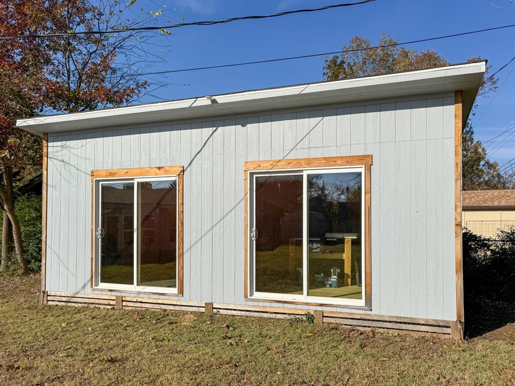 2733 Meadowbrook Drive