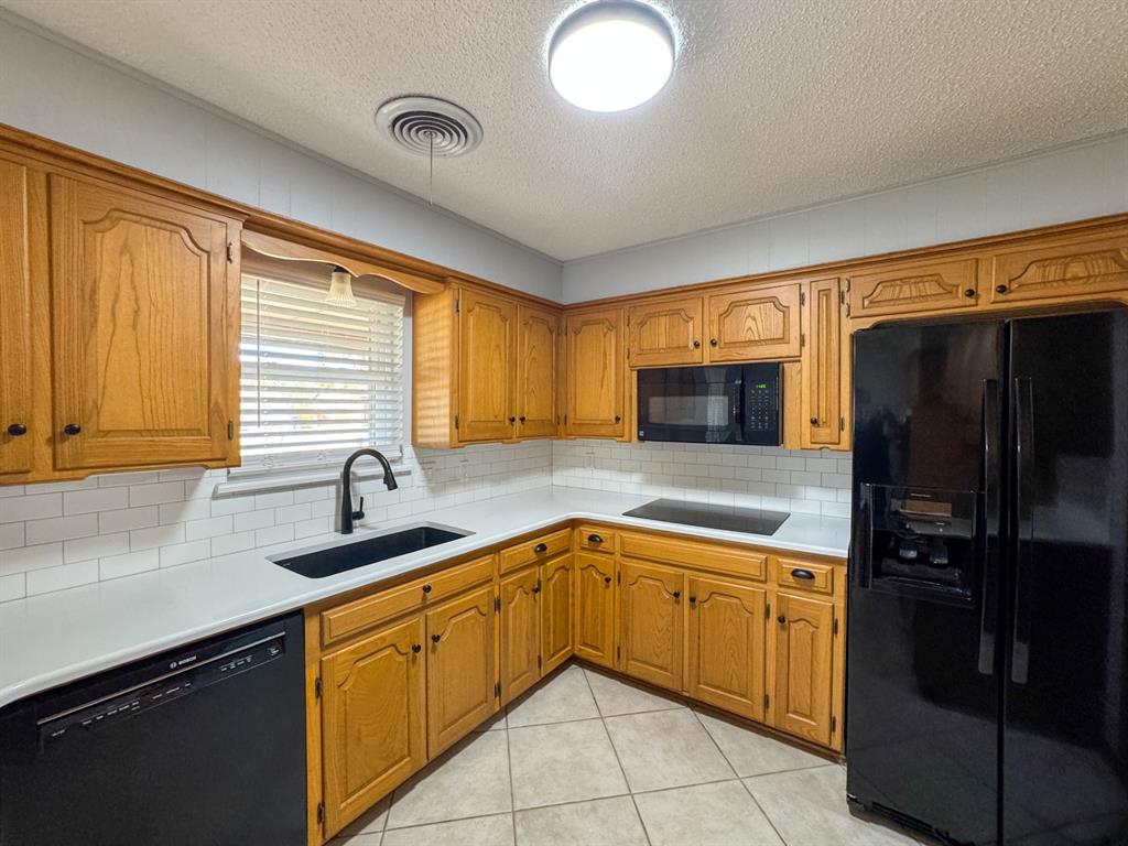 2733 Meadowbrook Drive