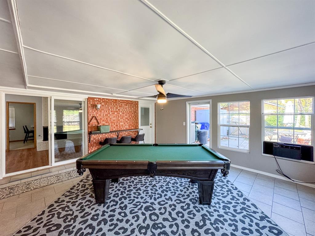 2733 Meadowbrook Drive