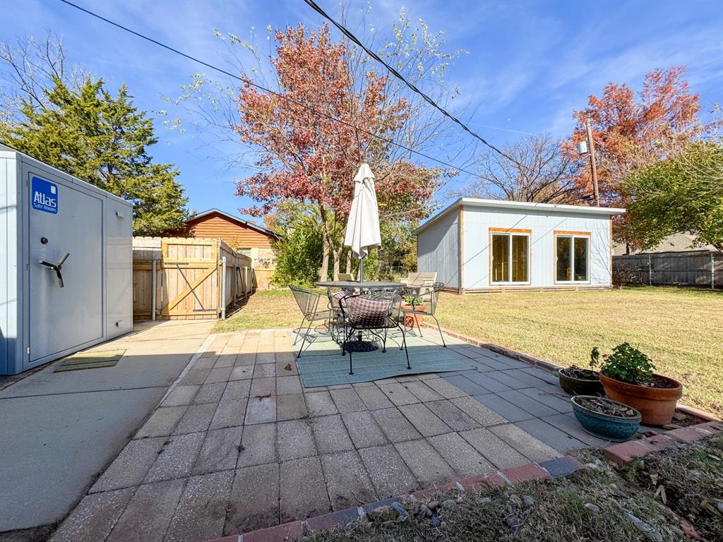 2733 Meadowbrook Drive
