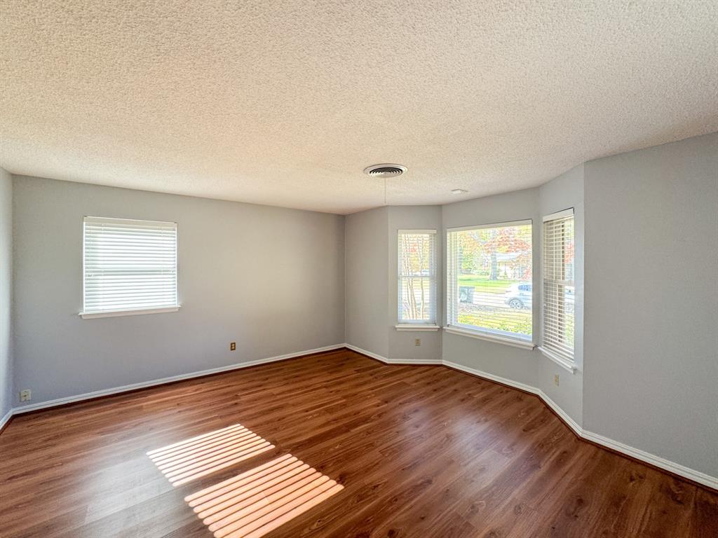 2733 Meadowbrook Drive