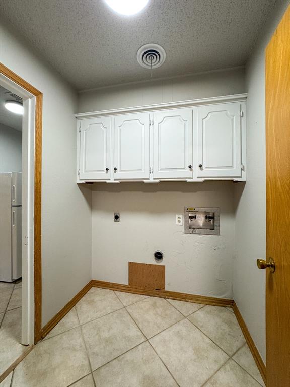 2733 Meadowbrook Drive