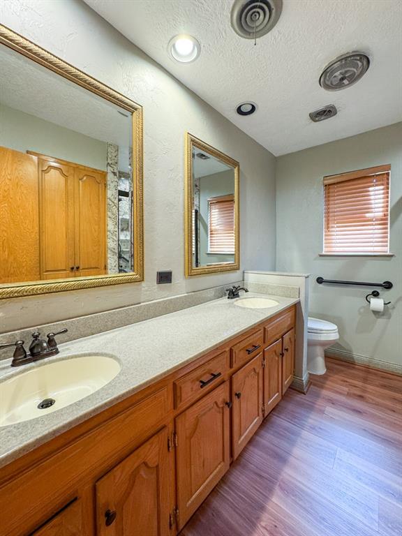 2733 Meadowbrook Drive