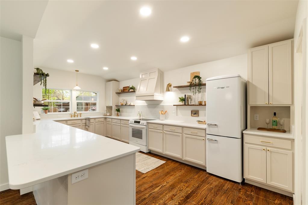 1109 W Apache Street