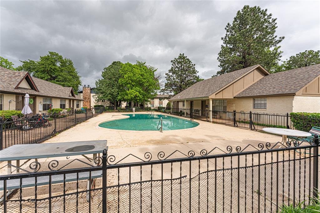 1717 E Lindsey Street Unit: 3