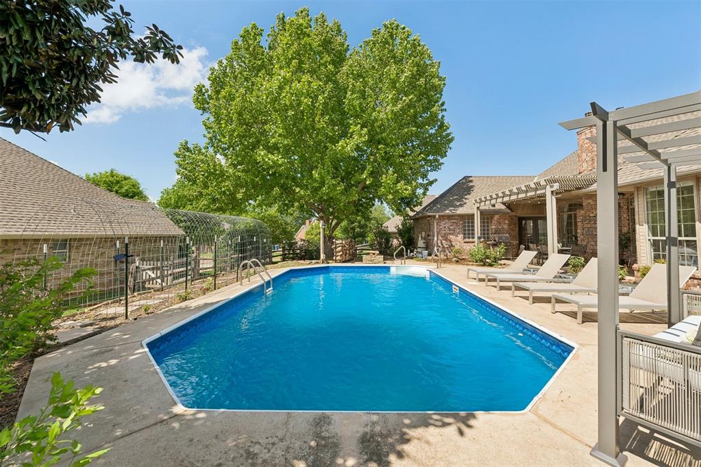3909 Low Meadow