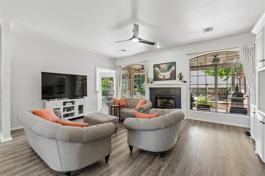 3909 Low Meadow