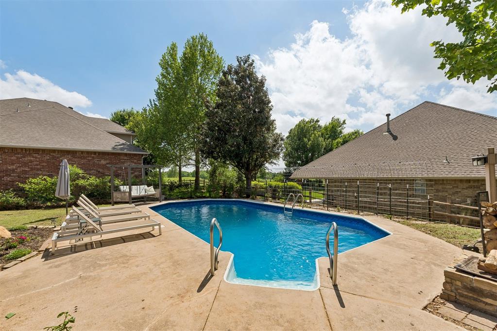 3909 Low Meadow
