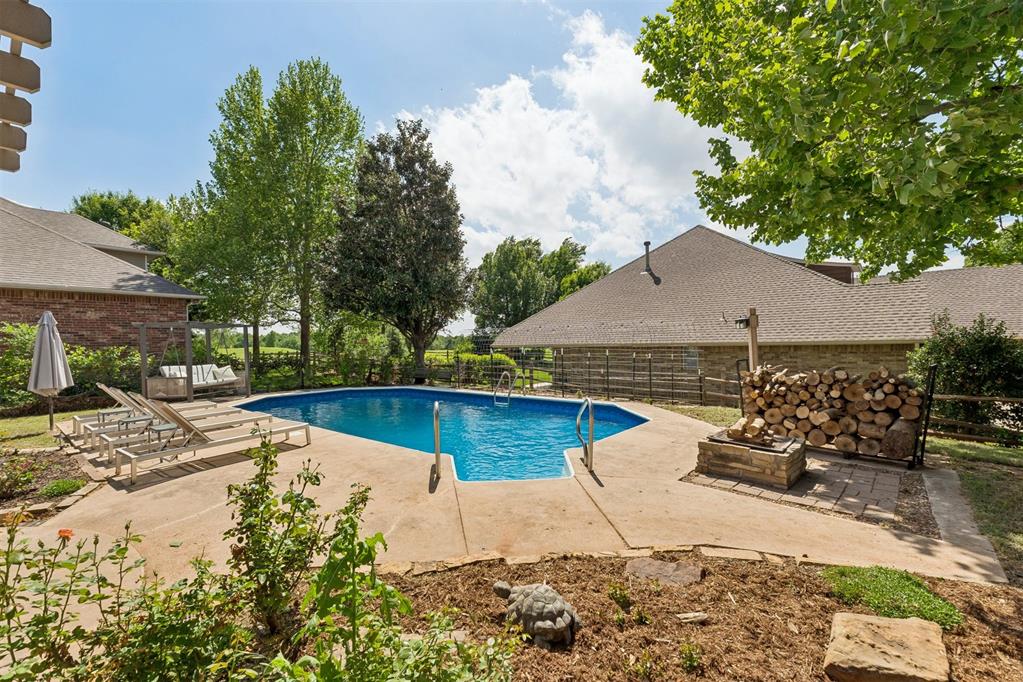 3909 Low Meadow