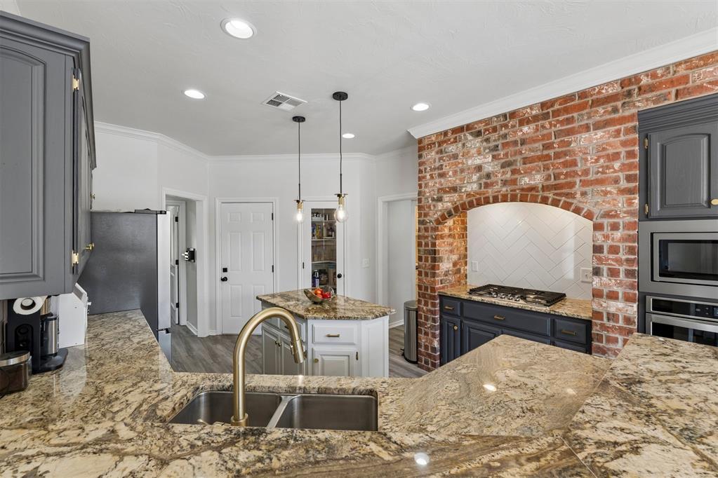 3909 Low Meadow