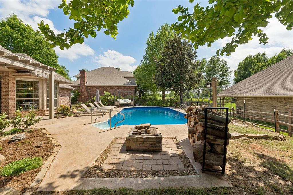 3909 Low Meadow