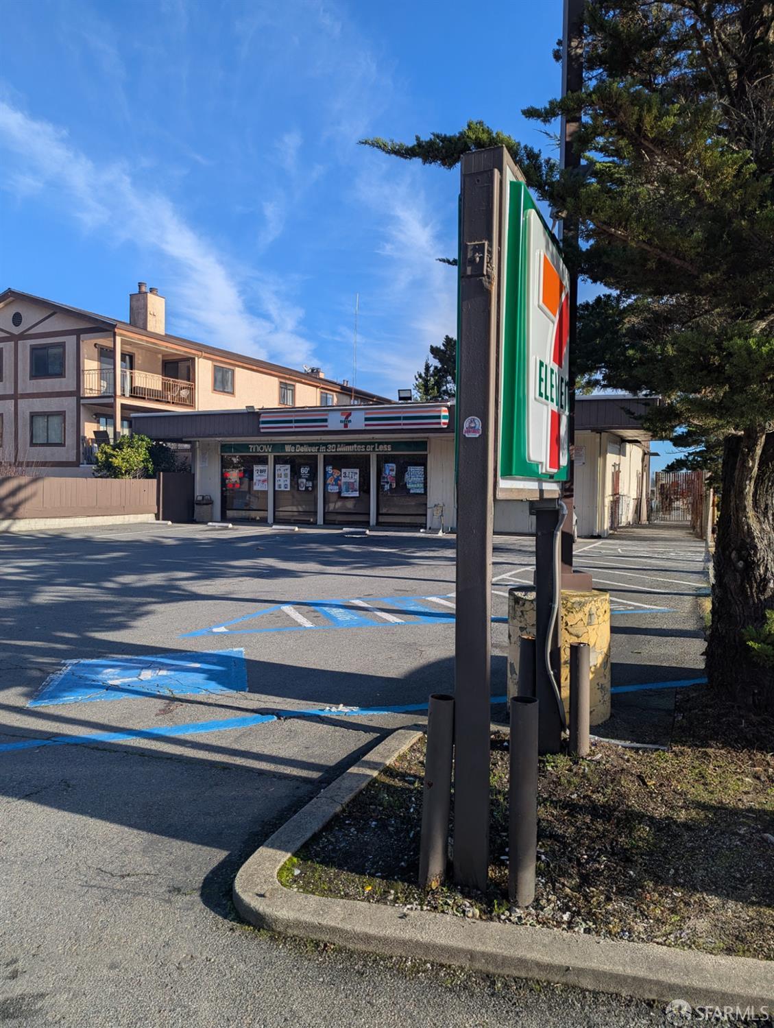 2020 Rollingwood Drive