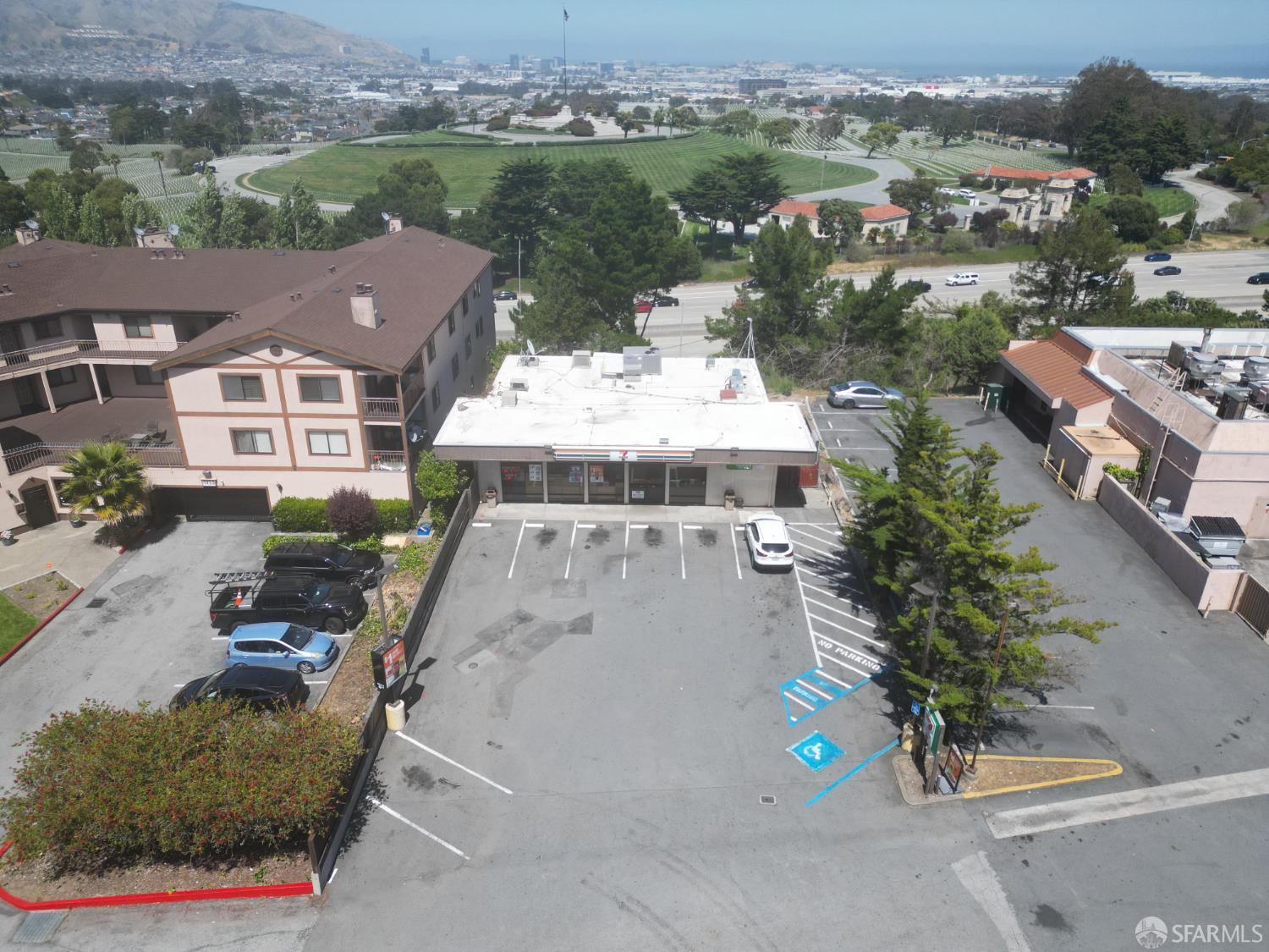 2020 Rollingwood Drive