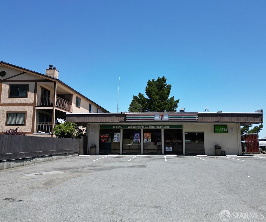 2020 Rollingwood Drive