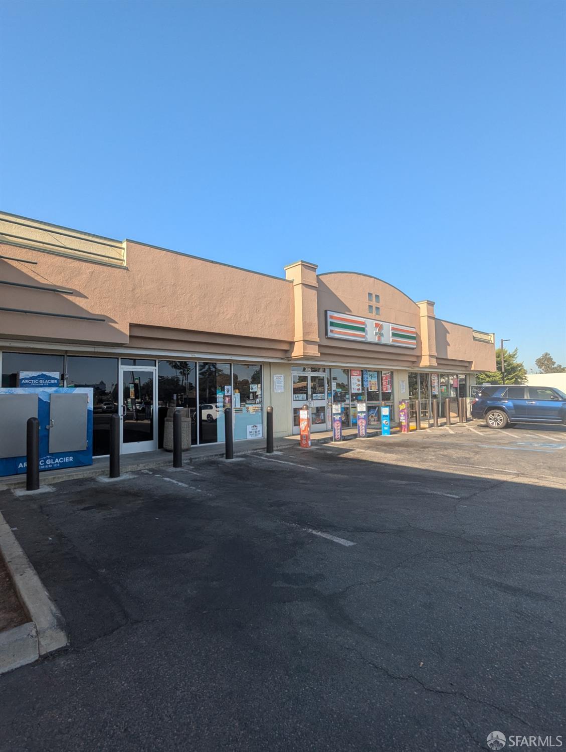 385 W Shaw Avenue
