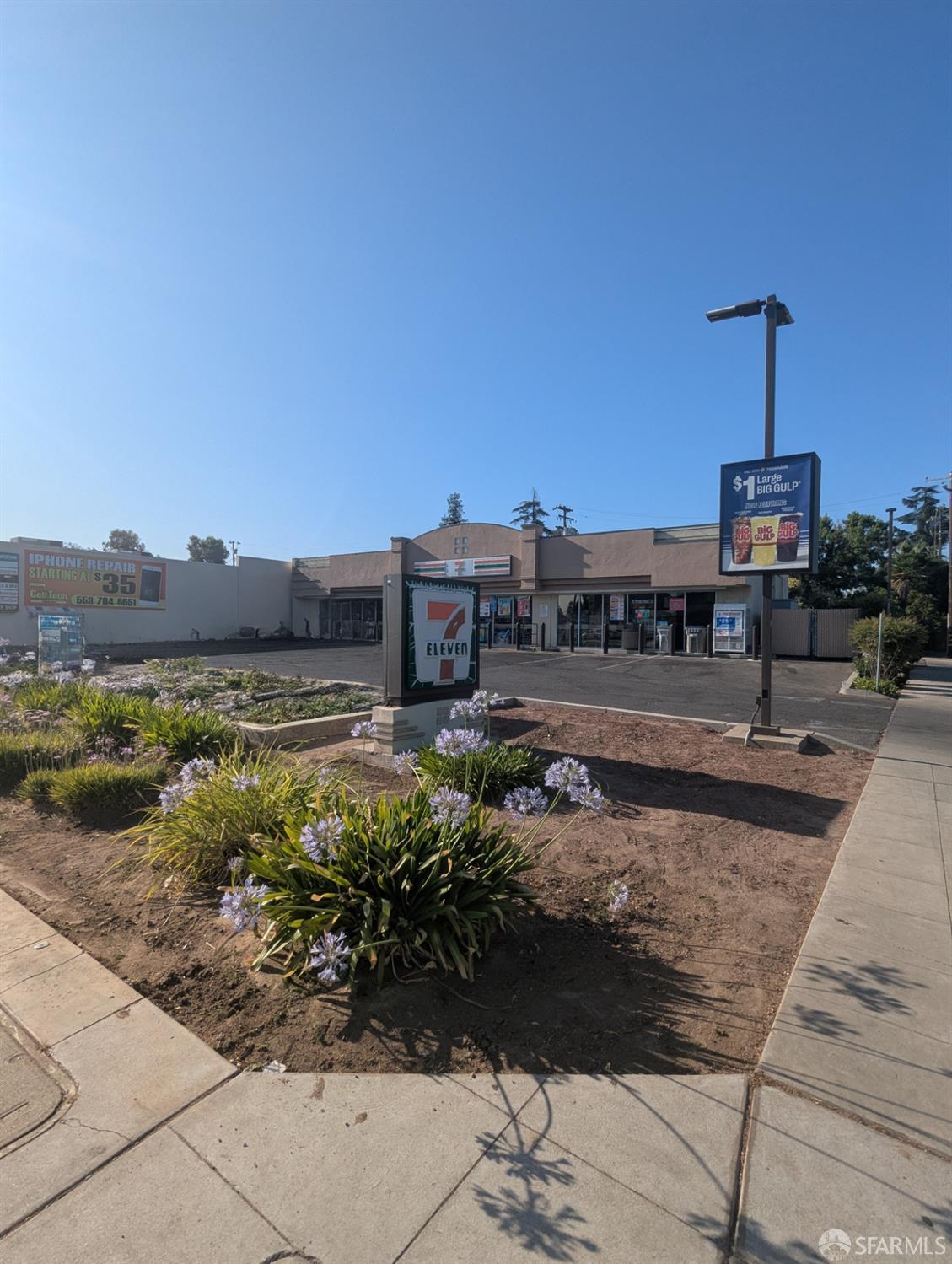 385 W Shaw Avenue