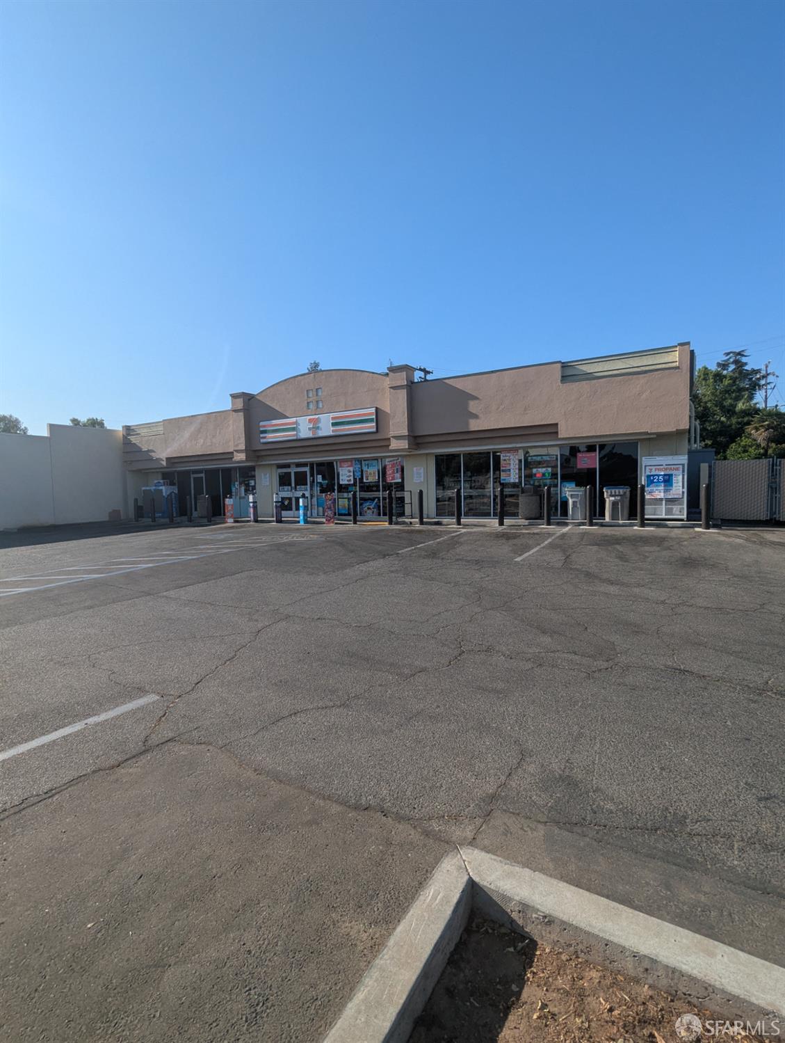 385 W Shaw Avenue
