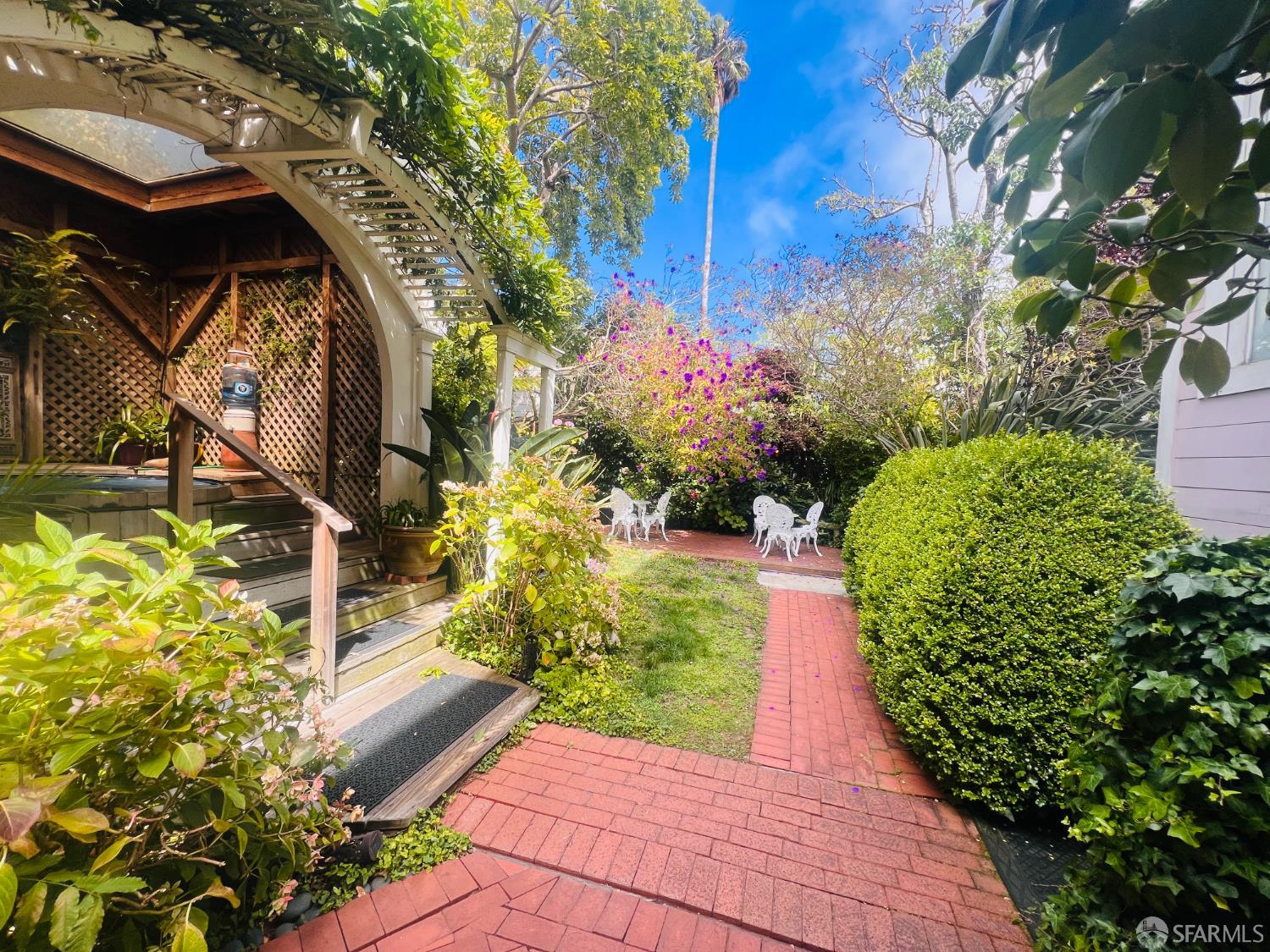 937 S South Van Ness Avenue