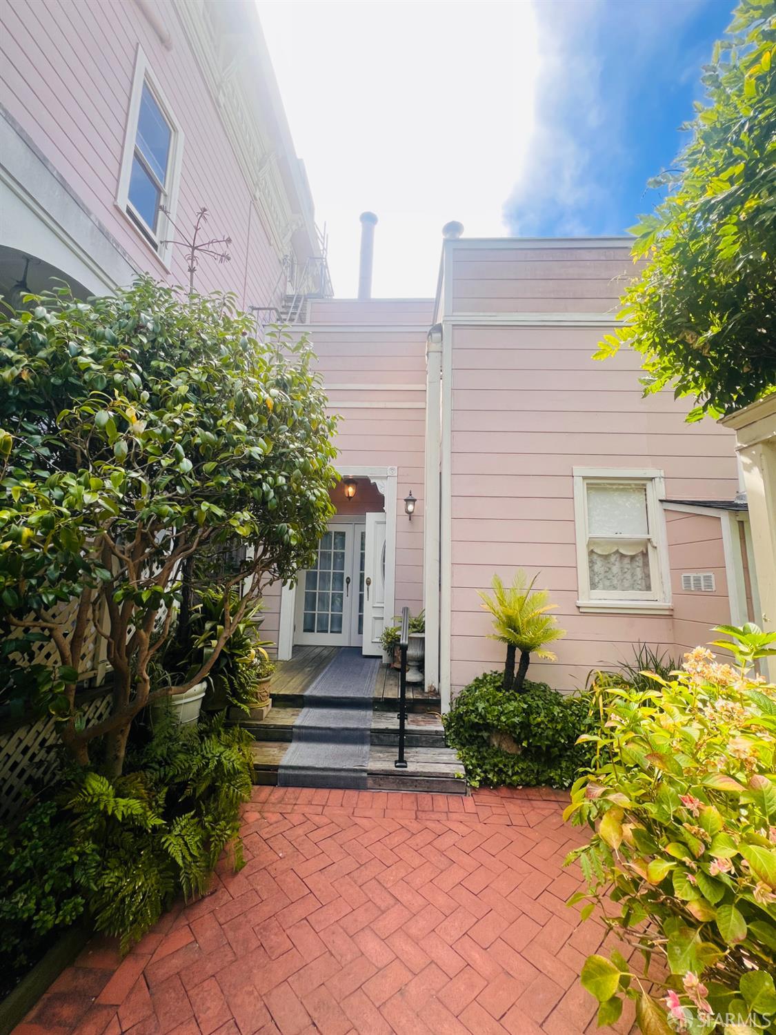 937 S South Van Ness Avenue