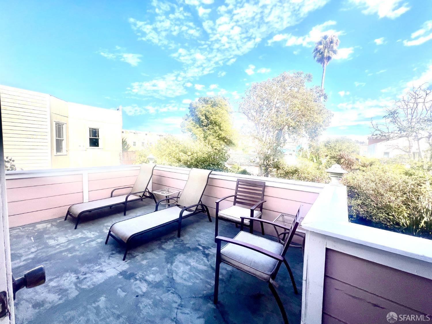 937 S South Van Ness Avenue
