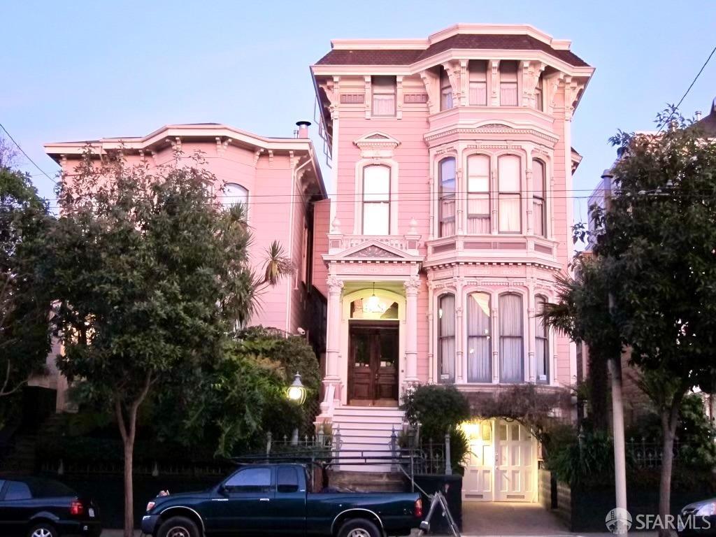 943 S South Van Ness Avenue