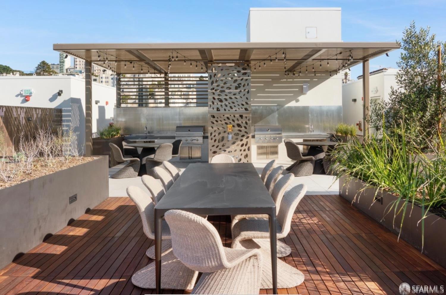 2525 Van Ness Ave #103