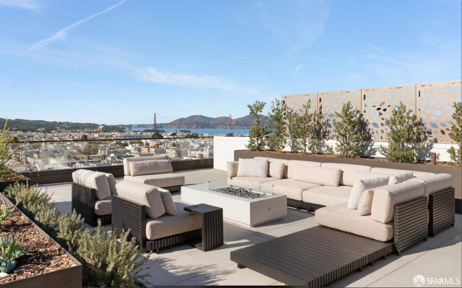 2525 Van Ness Ave #103