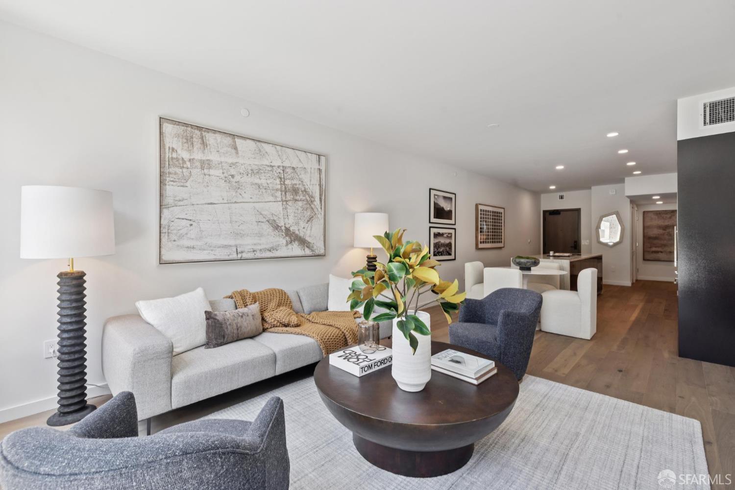 2525 Van Ness Ave #103