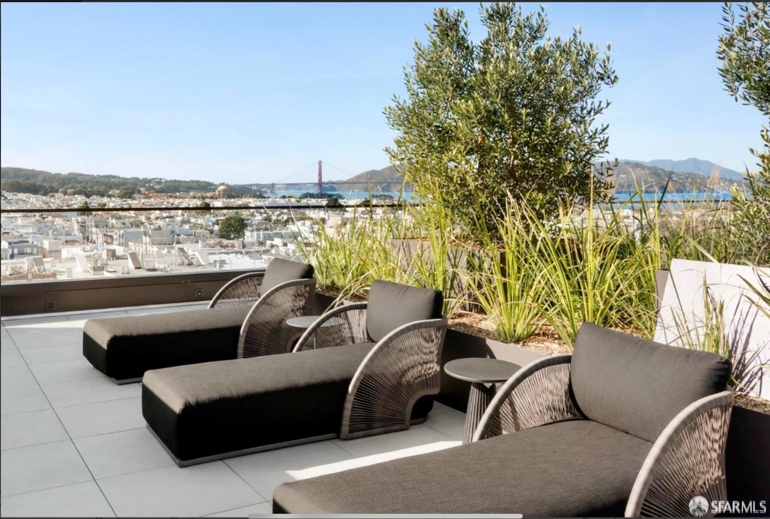 2525 Van Ness Ave #103