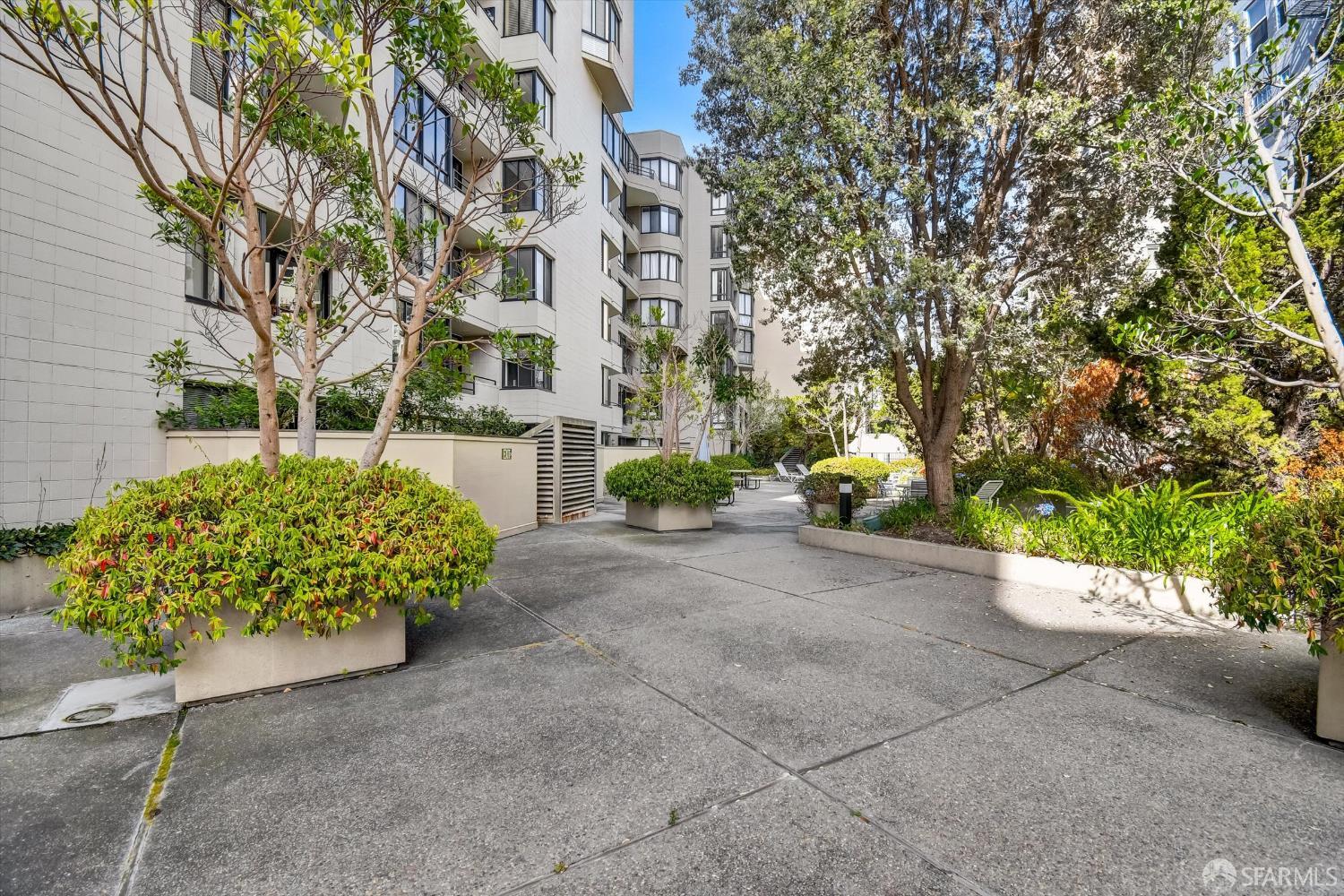 900 Bush Street # 403