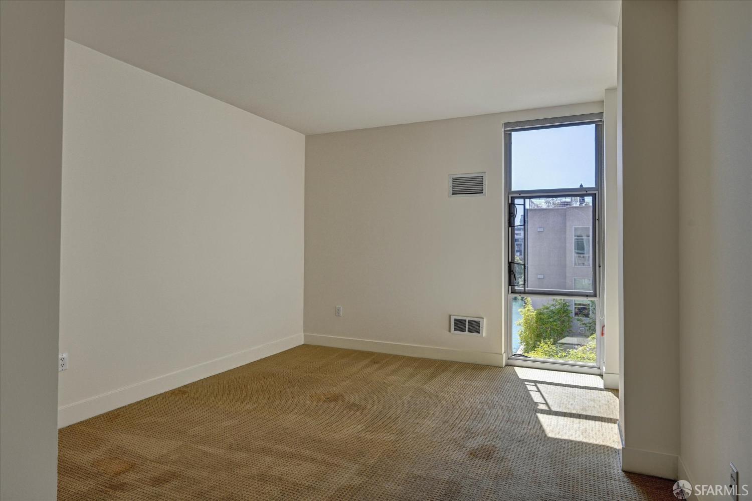 235 Berry Street # 516
