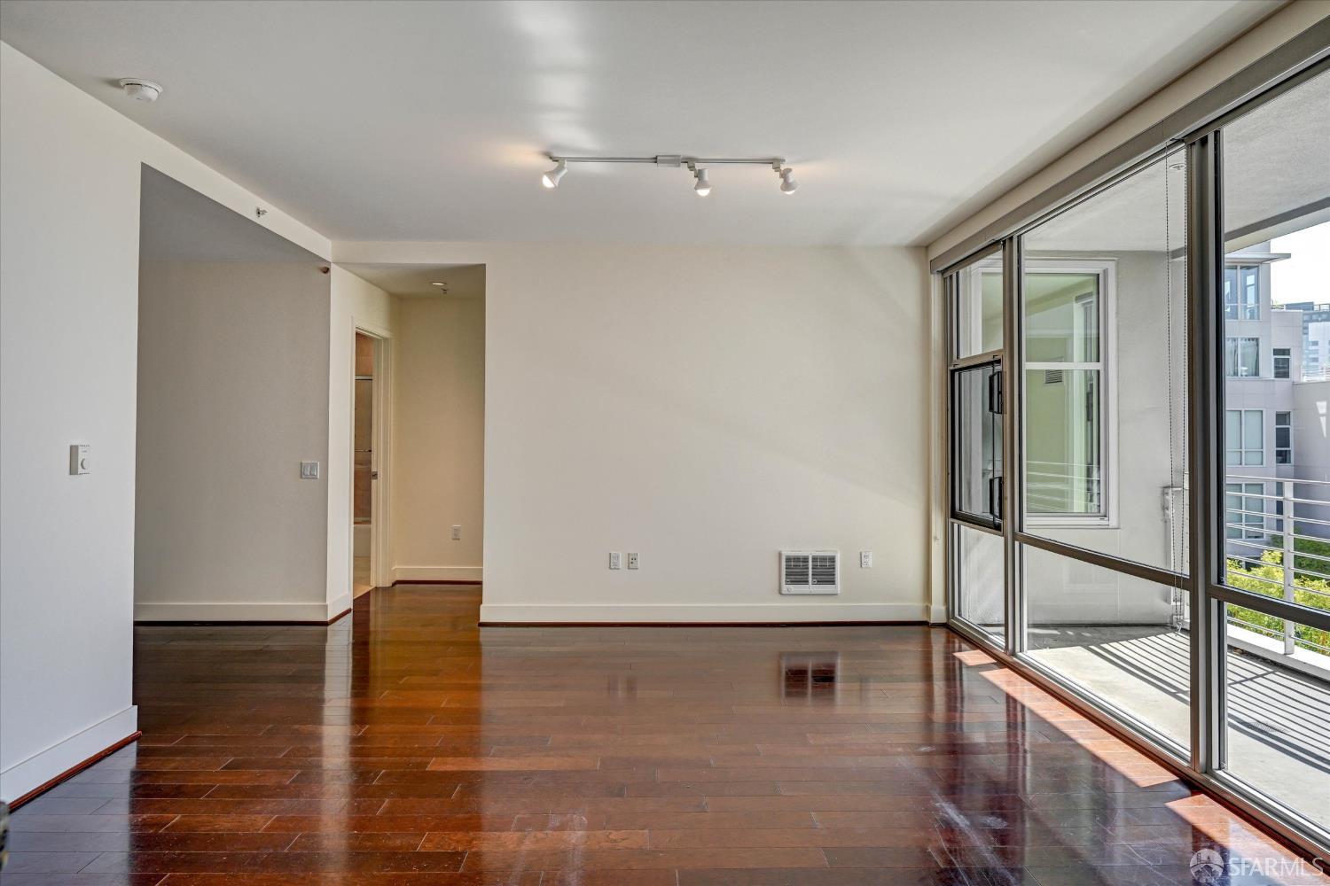 235 Berry Street # 516