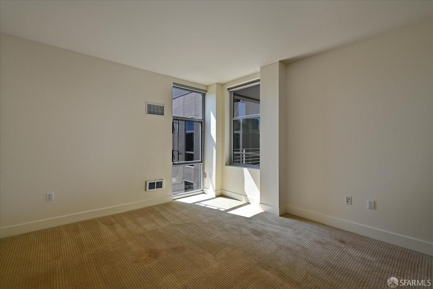 235 Berry Street # 516