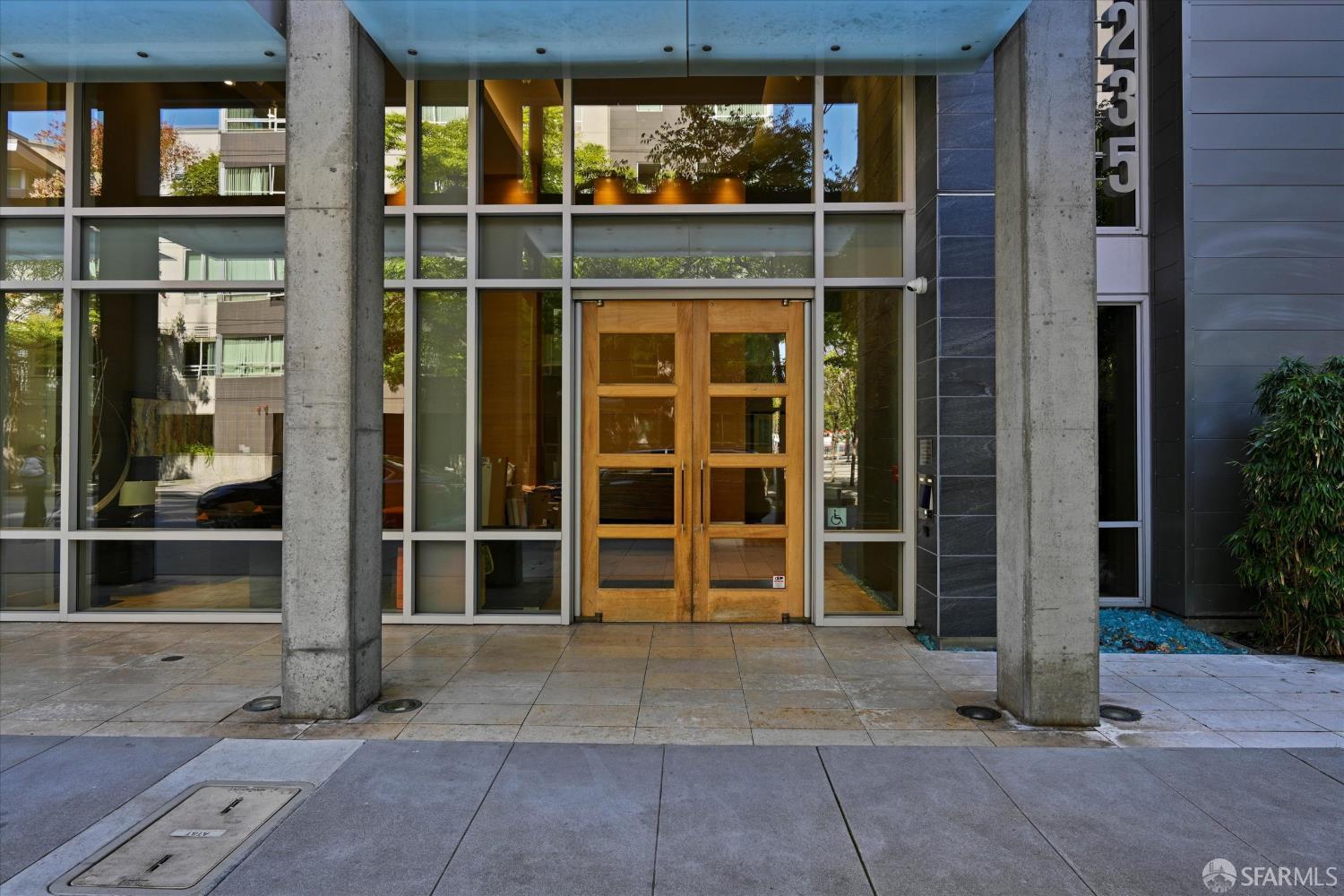 235 Berry Street # 516