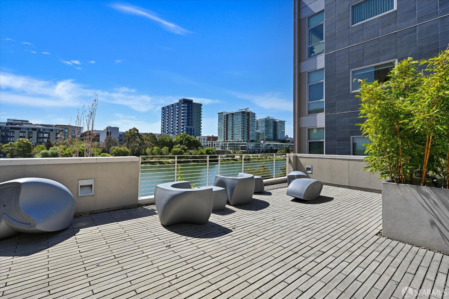235 Berry Street # 516