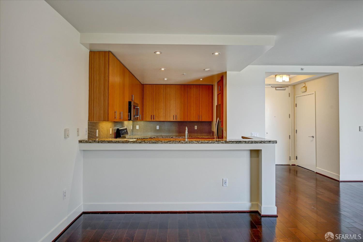 235 Berry Street # 516