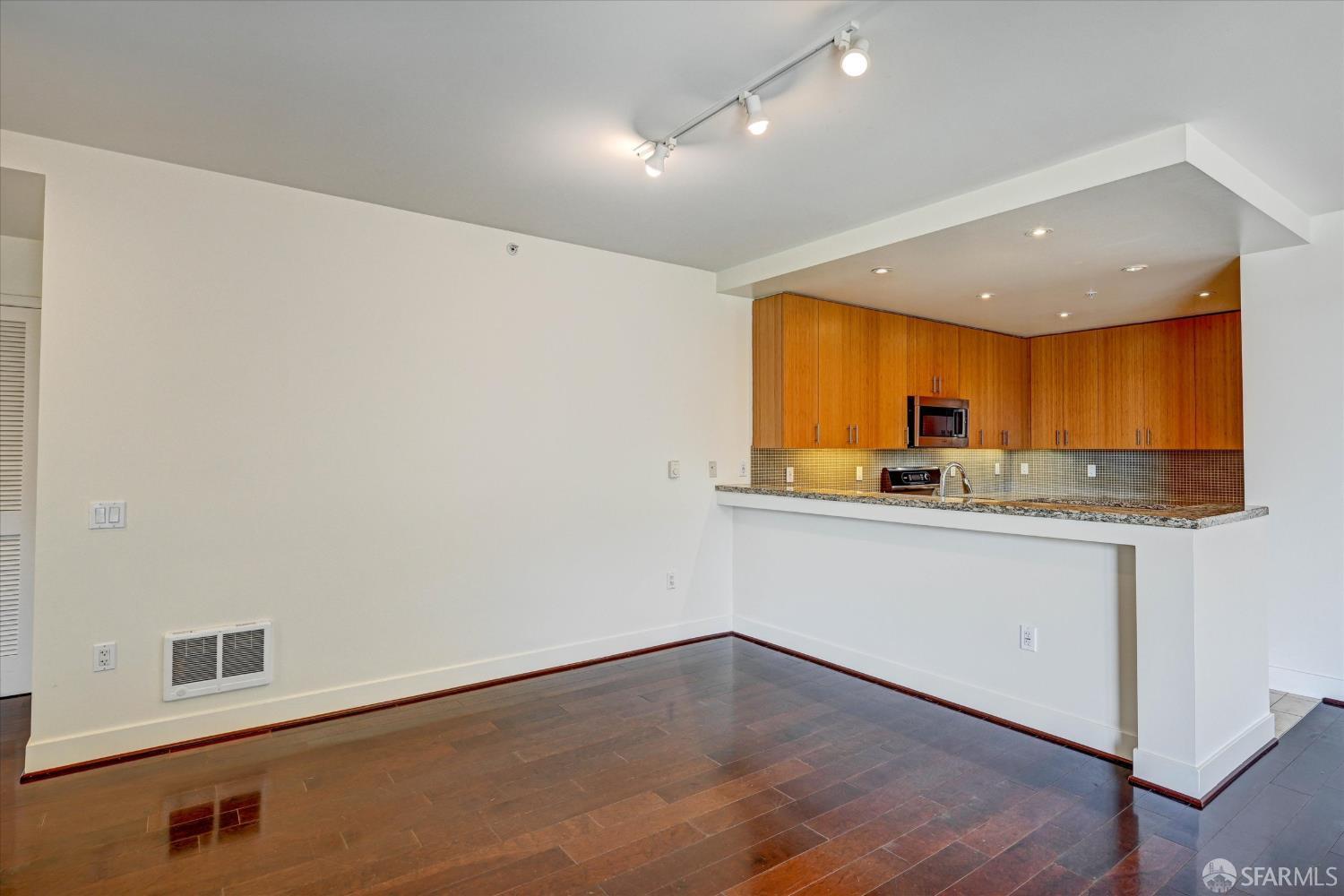 235 Berry Street # 516