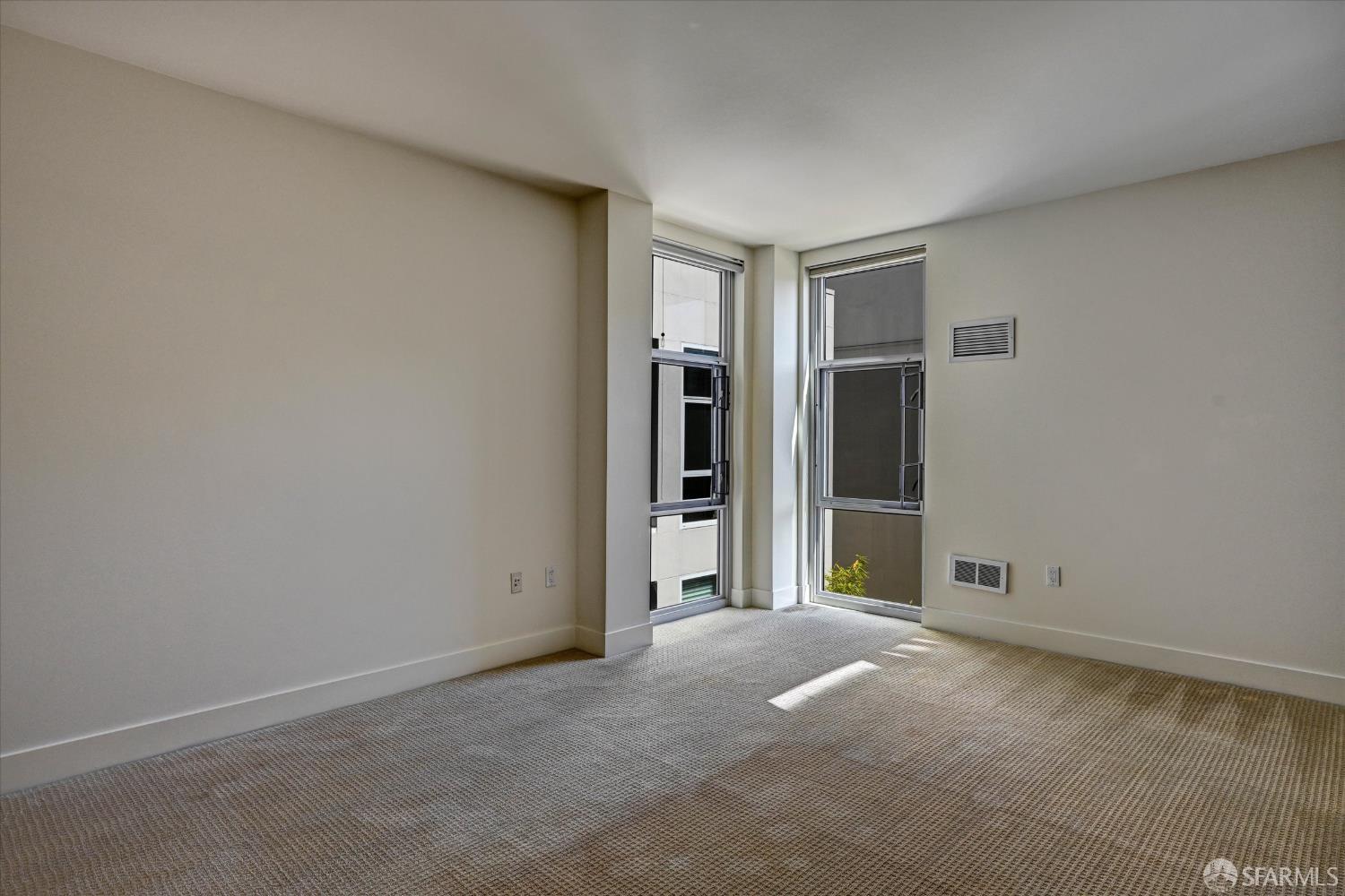235 Berry Street # 516