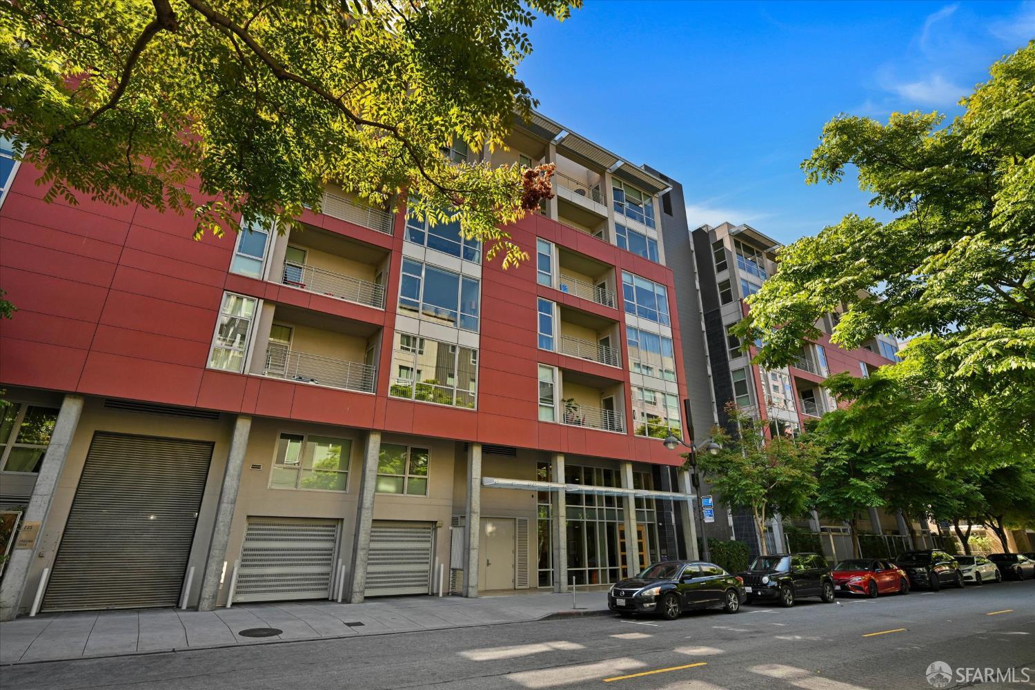 235 Berry Street # 516