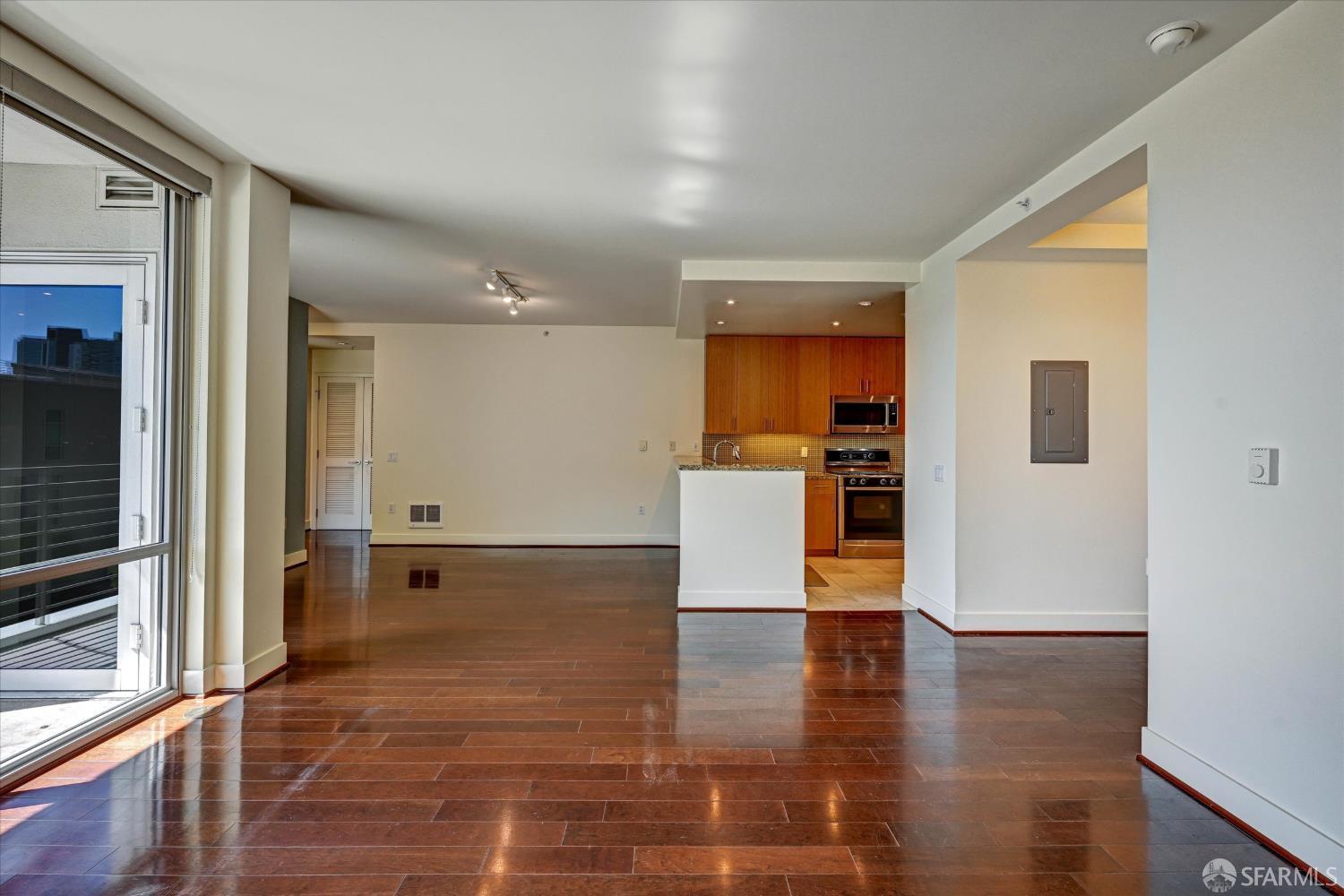 235 Berry Street # 516