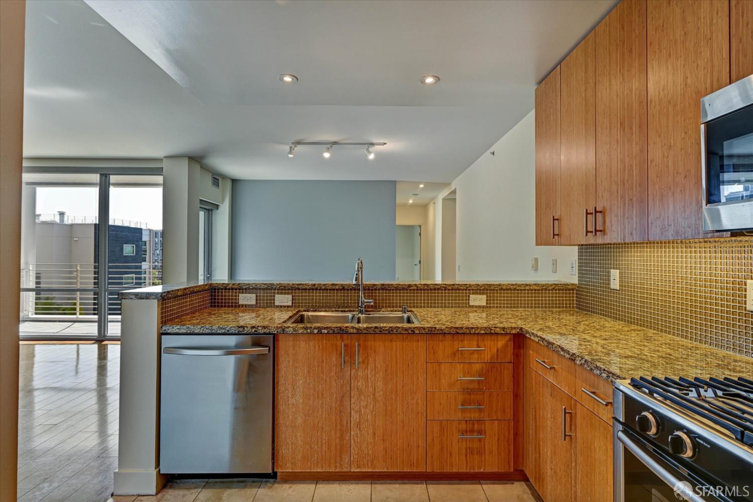 235 Berry Street # 516
