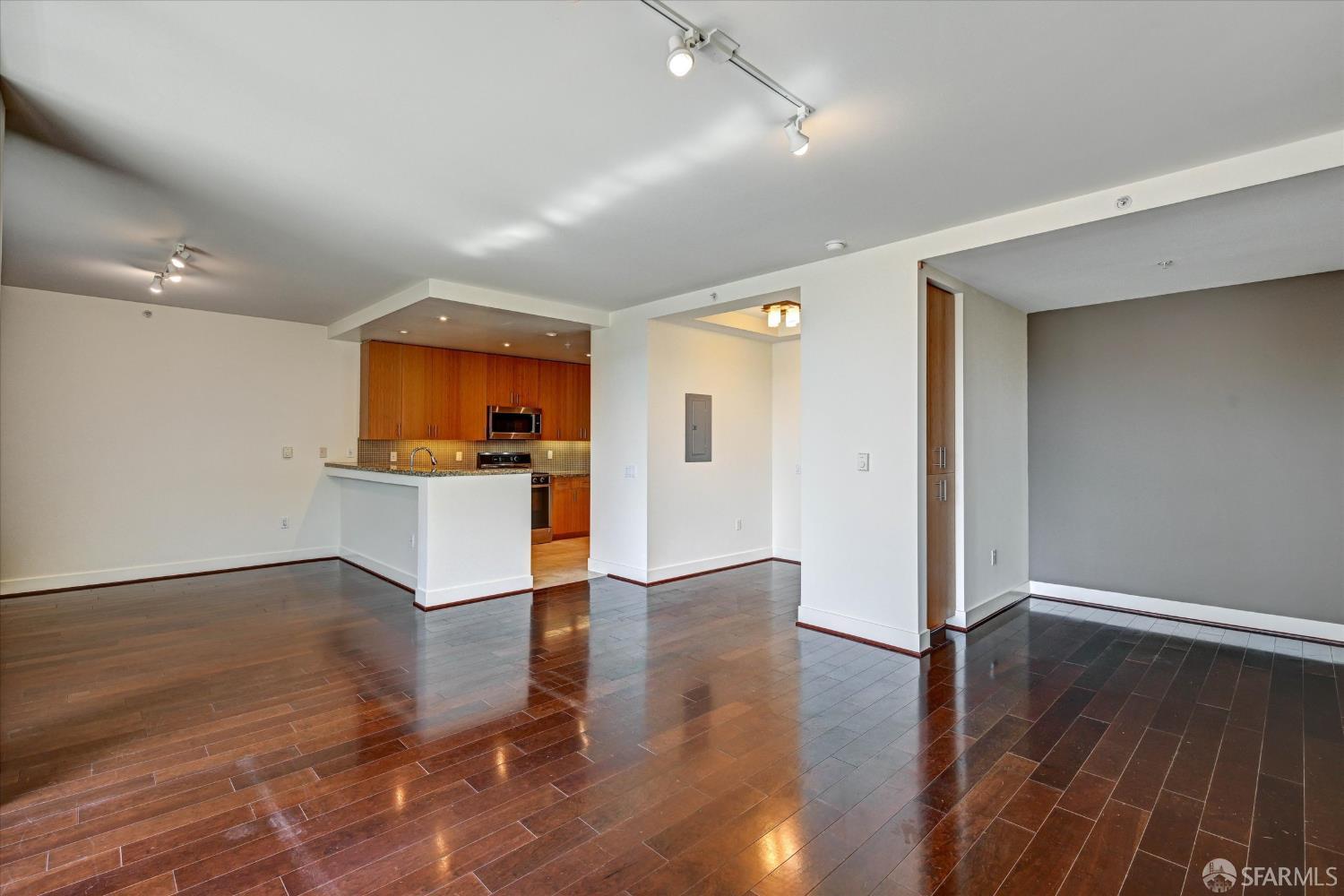 235 Berry Street # 516