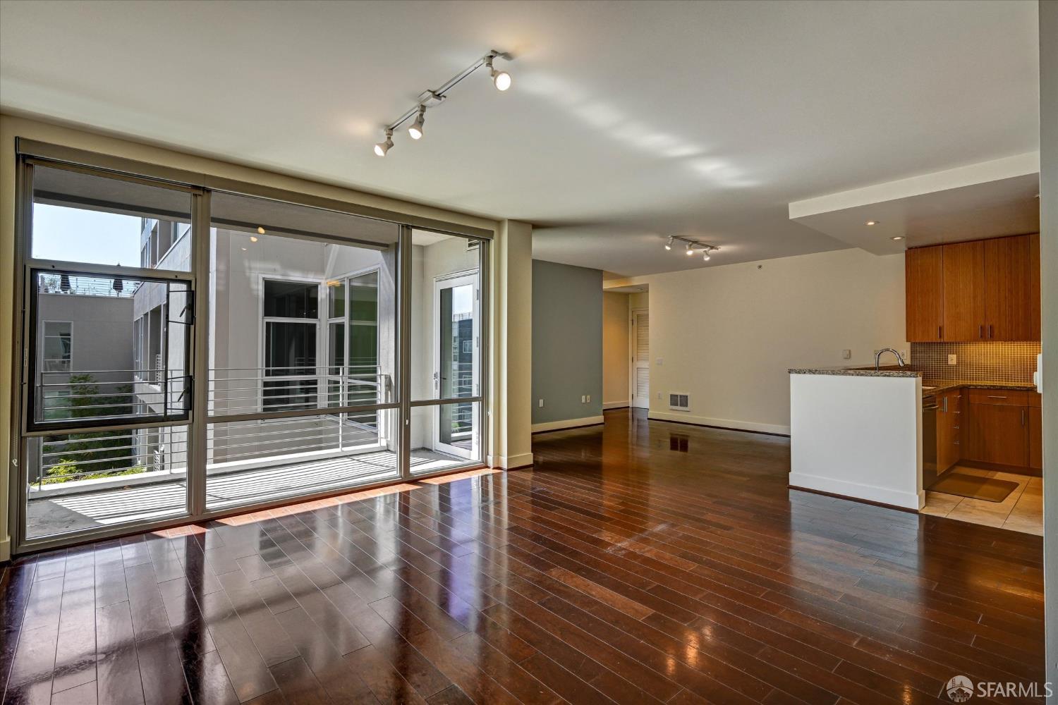 235 Berry Street # 516