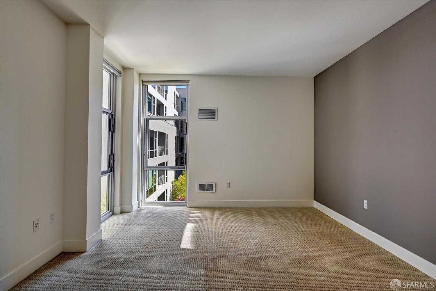 235 Berry Street # 516