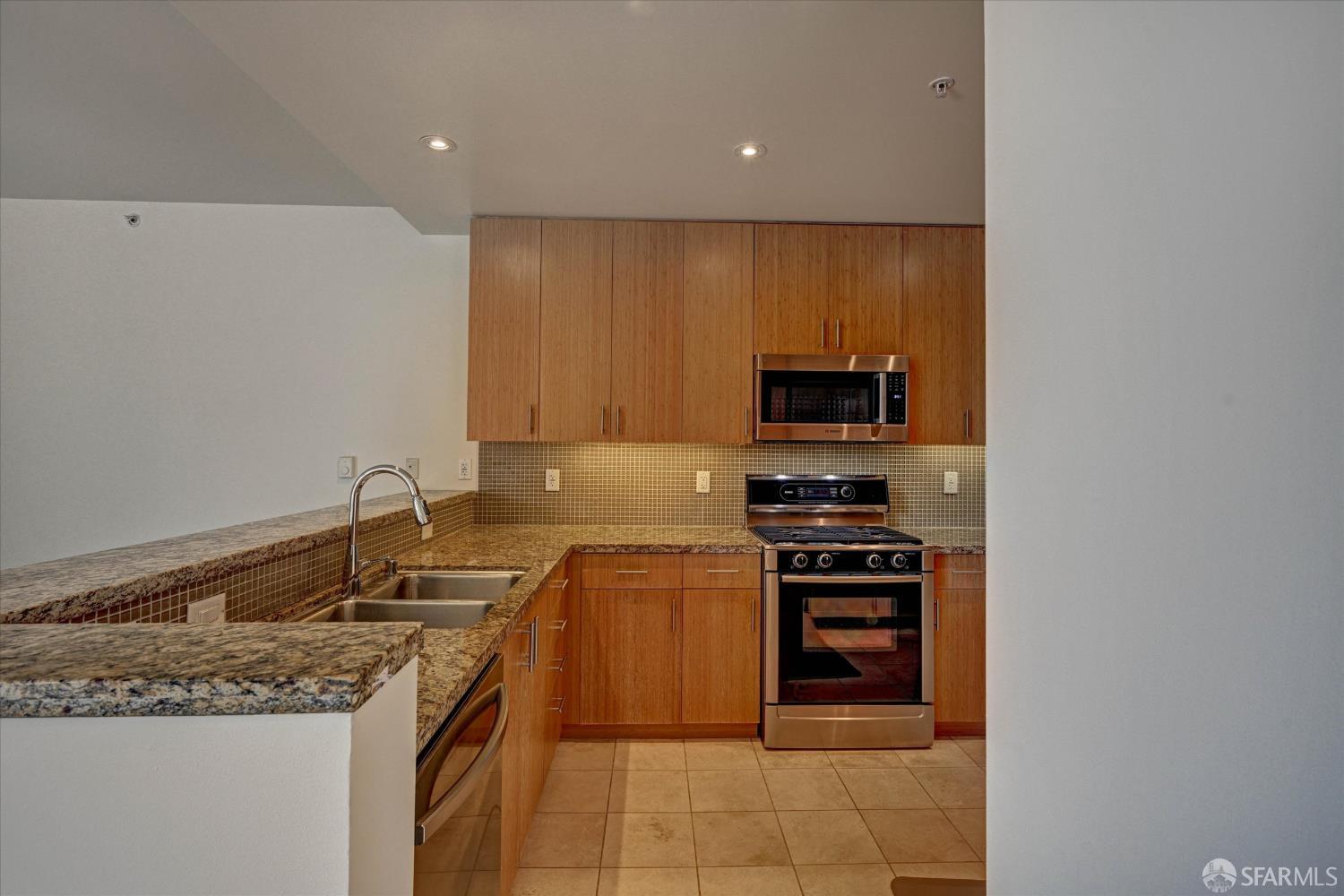 235 Berry Street # 516