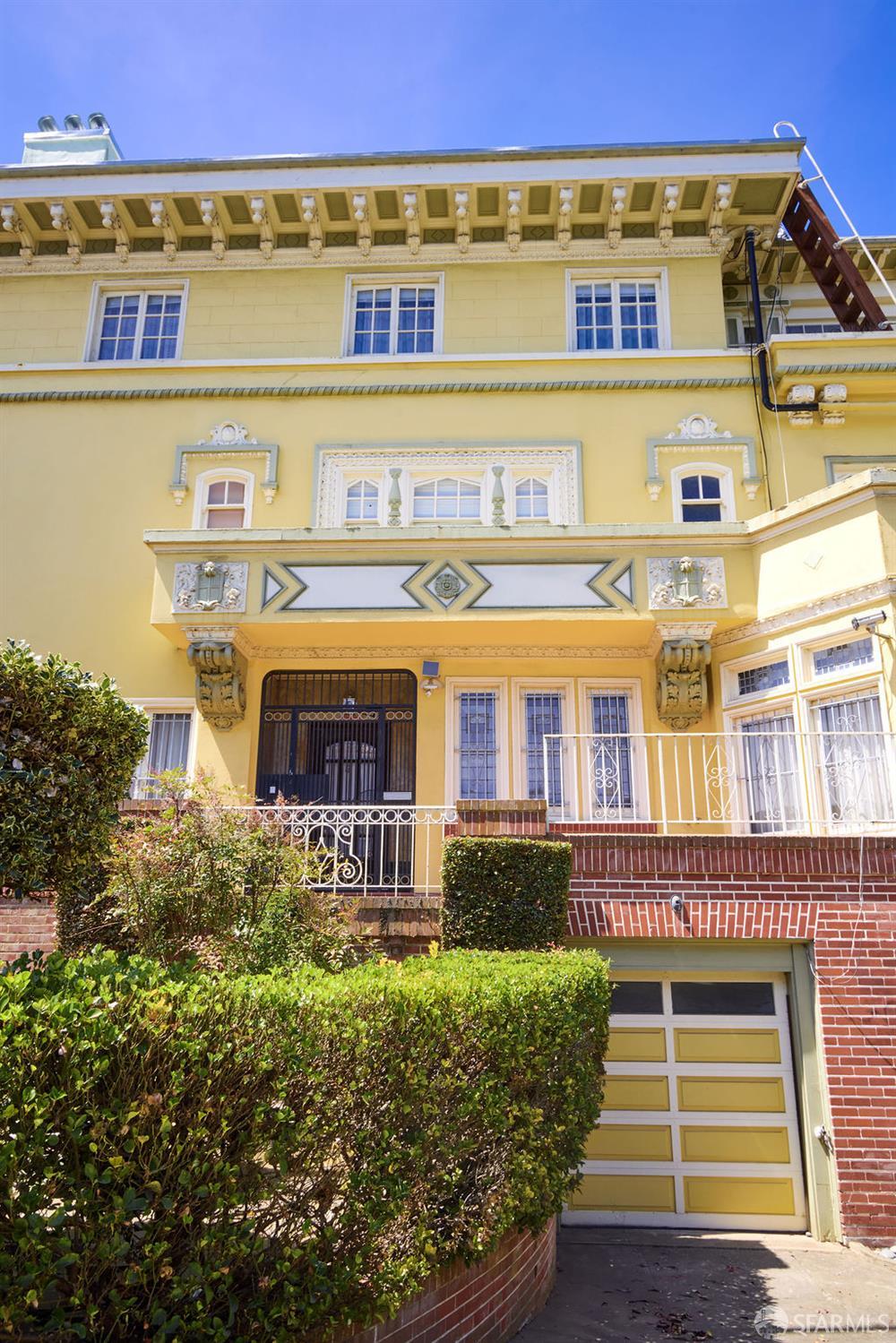 2 W Clay Street