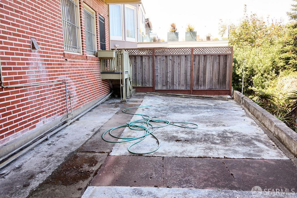 2 W Clay Street